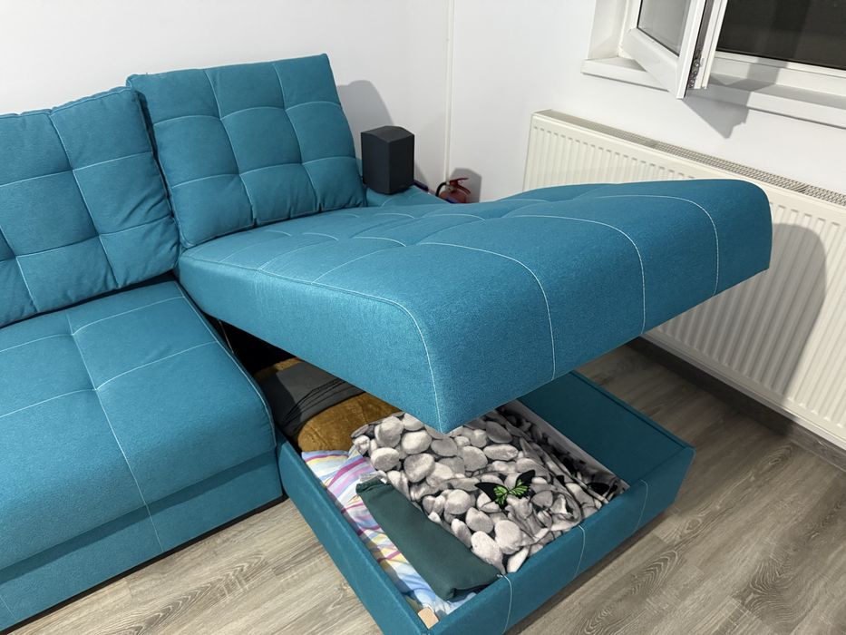 Canapea turcoaz impecabila