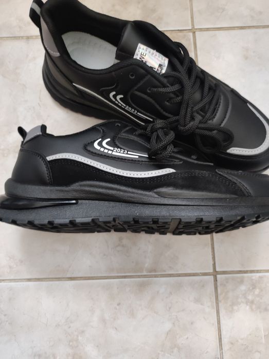 Кроссовки новые.