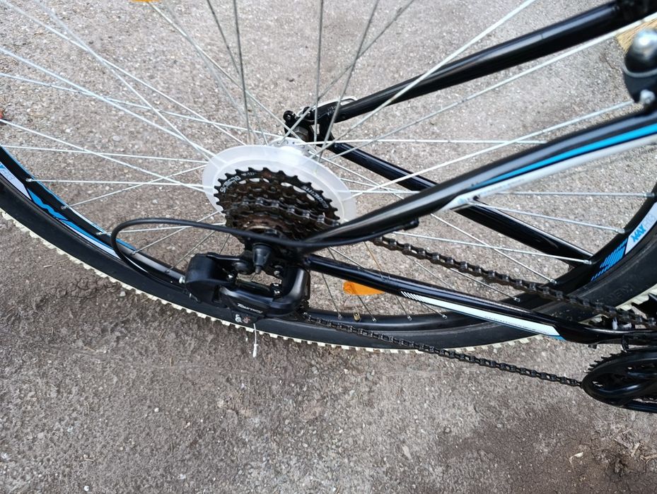 Vând bicicleta folosita putin