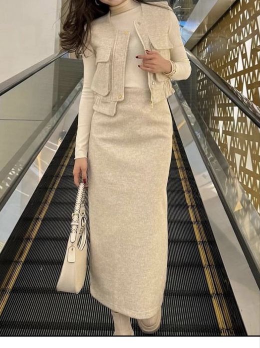 Тройка женская бежывый