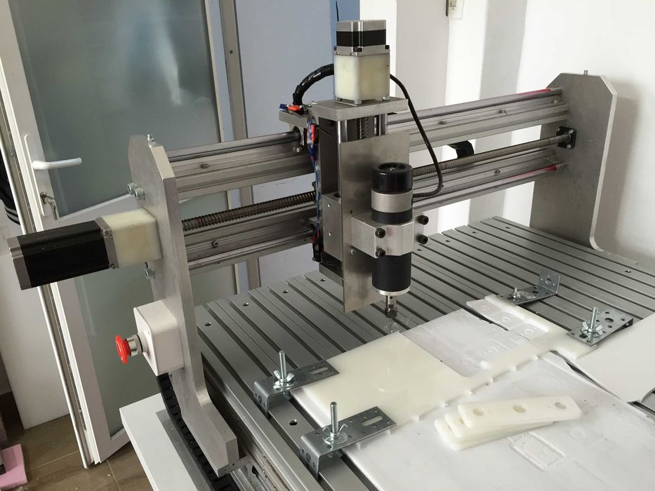 Realizam Utilaje CNC - Echipamente cu comanda numerica