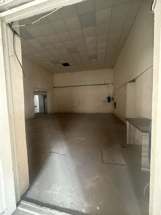 Сдам в аренду помещение под производство имеется кран-балка. 350 кв.м