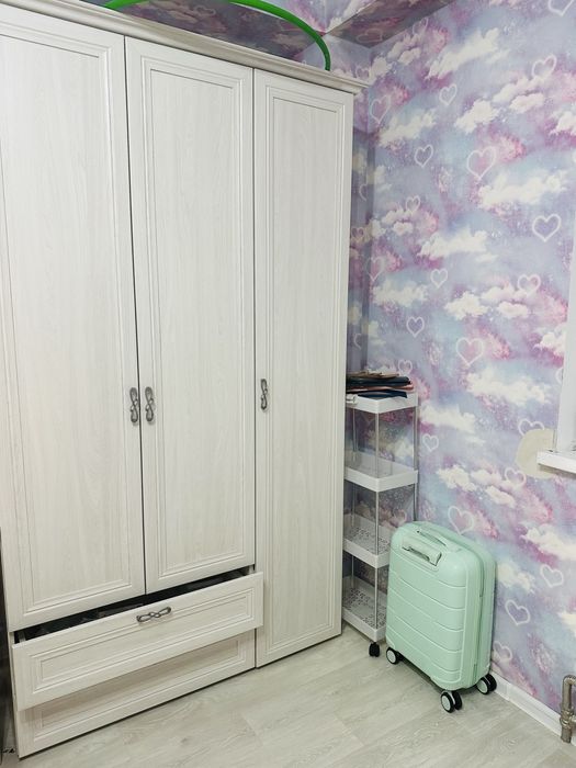 Шифоньер трехдверный