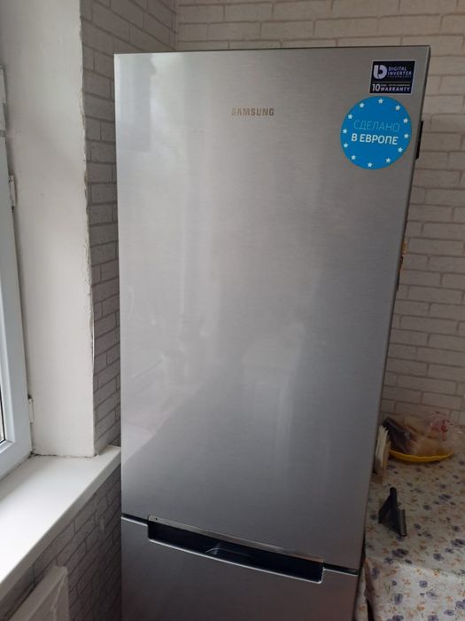 Холодильник Samsung