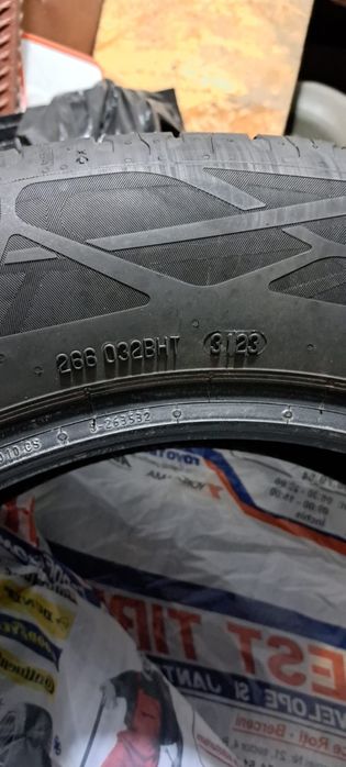 Se vând 4 anvelope vara Eco contact 6 Continental  215/60R17