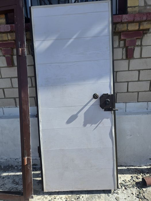Продам железную дверь