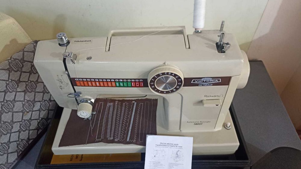 Masina de cusut Victoria Detmold