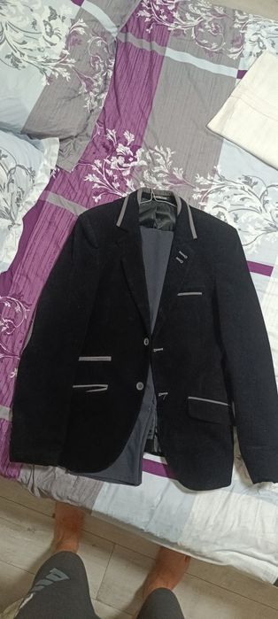 Vând sacou cu pantaloni