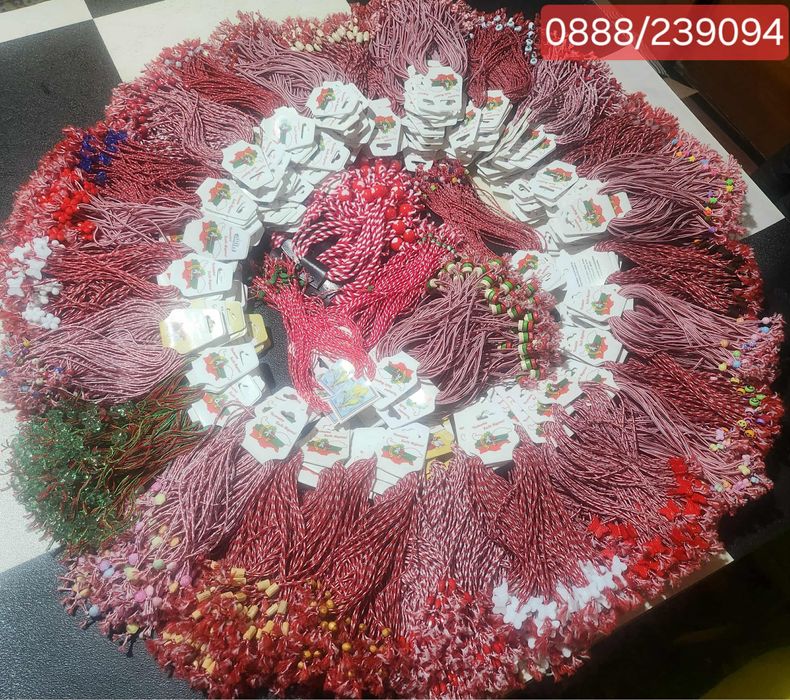 Мартеници на връзки от по 10 бр.във веъзка на цена от .0,26 евро