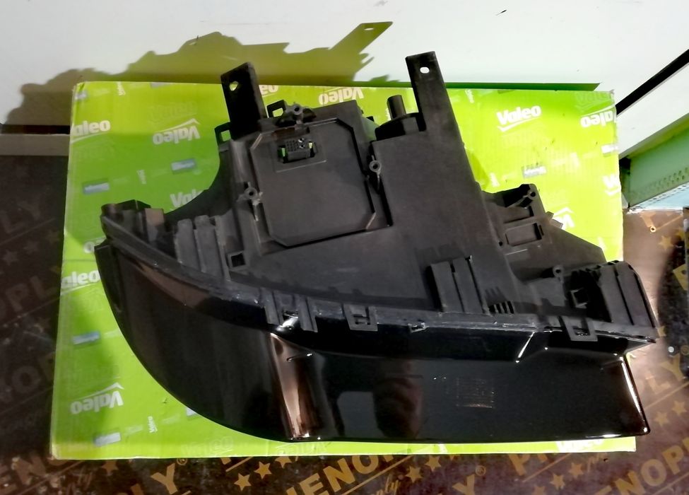 Фар Фарове за БМВ Х3 Е83 / BMW X3 E83 Bi-Xenon.