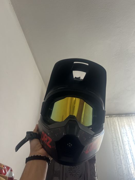 vand casca moto si armura