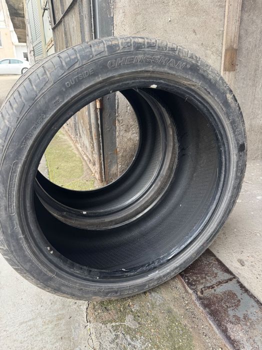 Гуми 245/40/18 2 броя