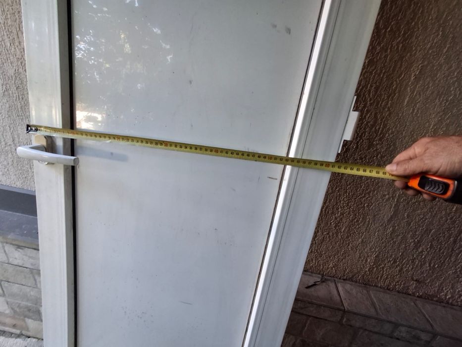 Usi de termopan aproape noi