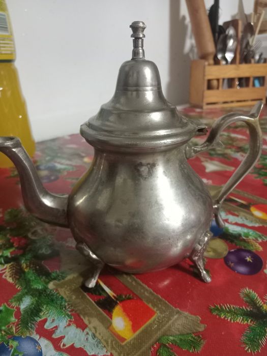 Ceainic superb! Foarte vechi !