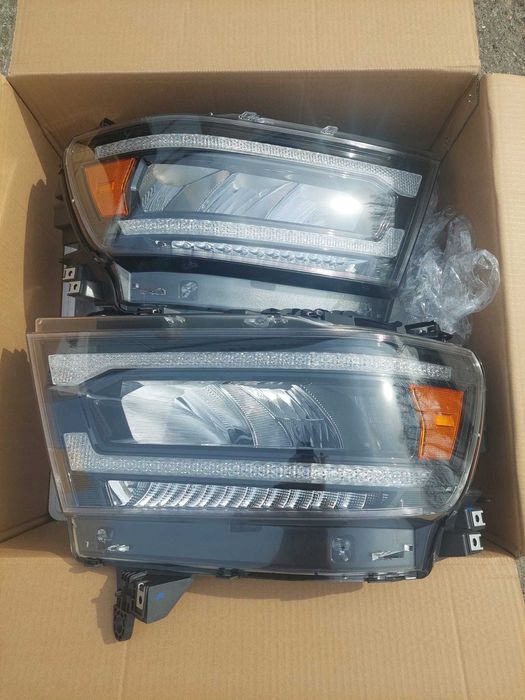 Комплект фарове DODGE RAM 1500 2019 - 2023 FULL LED