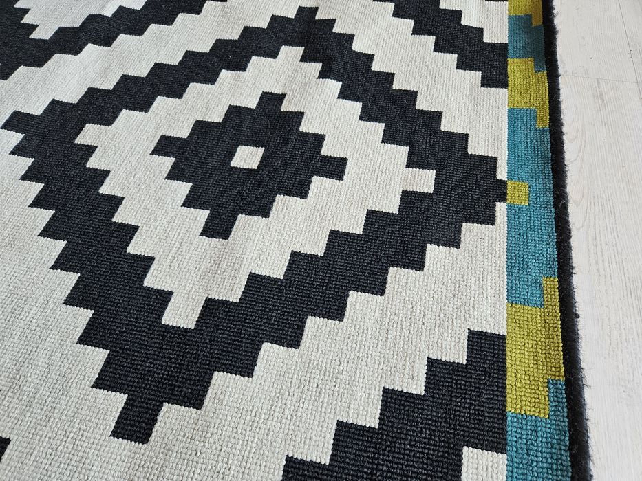 Килим IKEA - черно и бяло