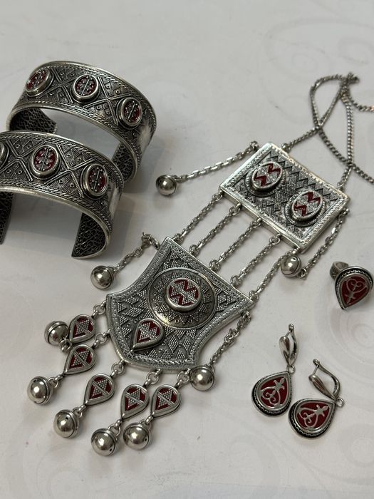 Продам серебро набор