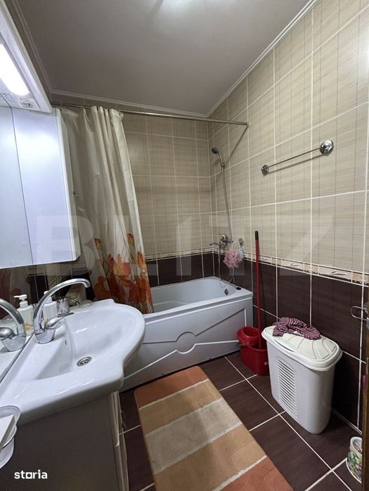 Apartament cu 3 camere, 68.77 mp, zona Gherla