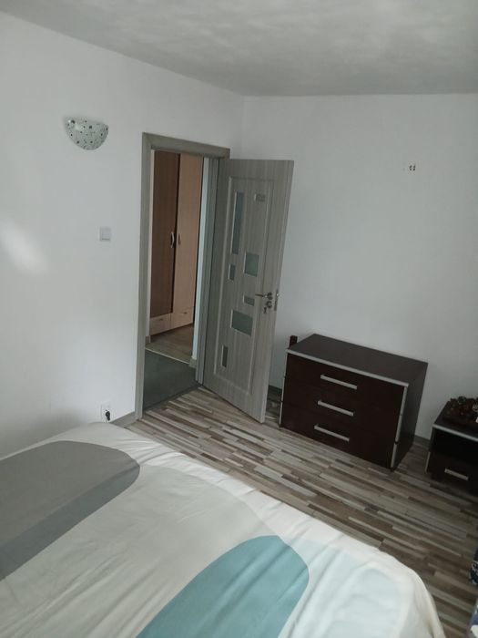 Inchiriez apartament