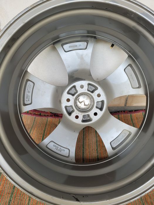 Diska Sotiladi  Infiniti r20 / 4ta