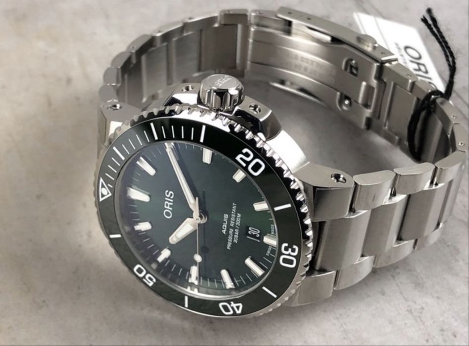 Oris Aquis 43.5mm Green Dial - Full Set