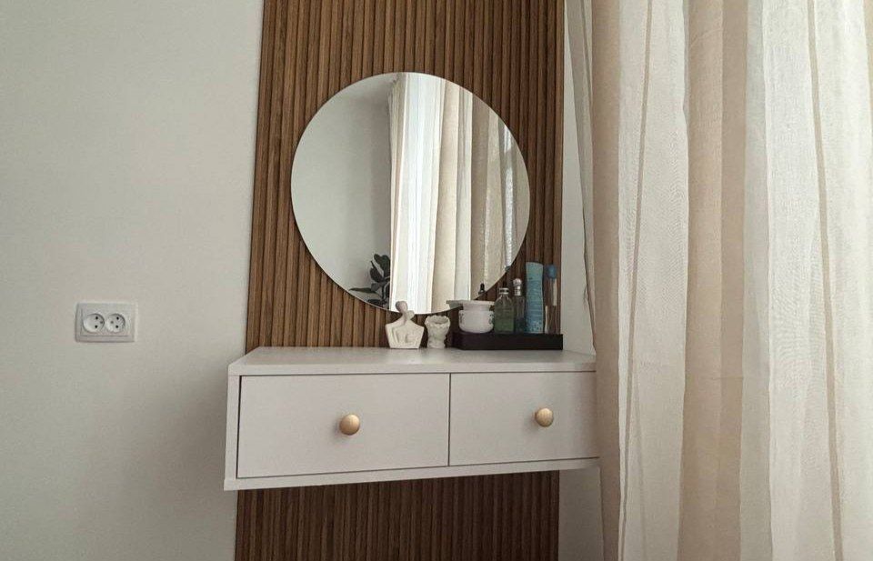 Навесная тумба (консоль) 2 ящиков с МДФ