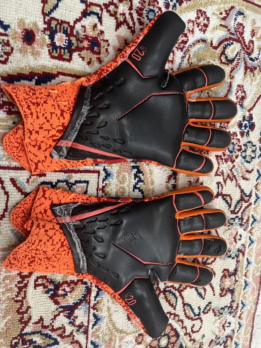 Вратарьские перчатки adidas predator,оригинал