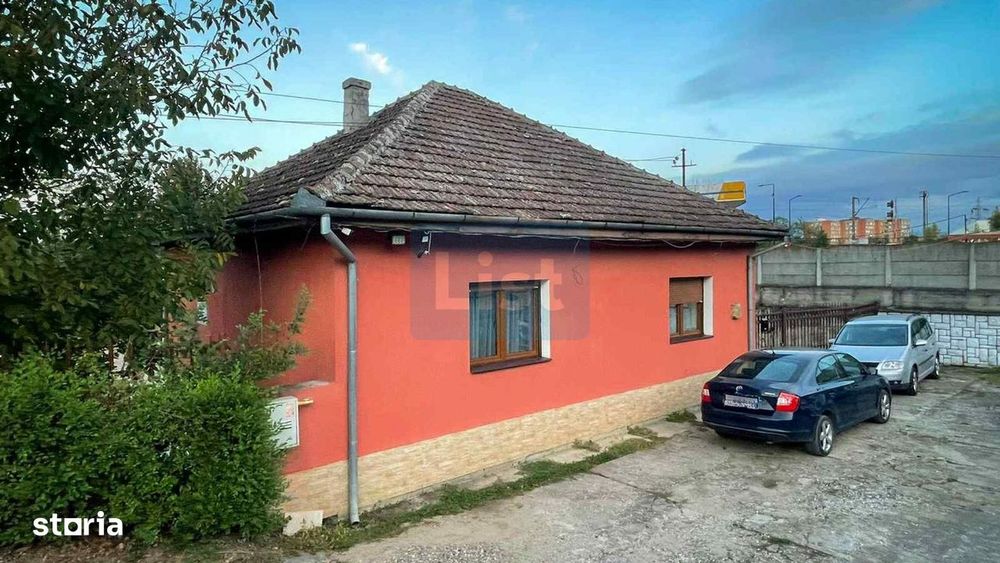 Casa 7 camere, teren 590 mp in Calnic