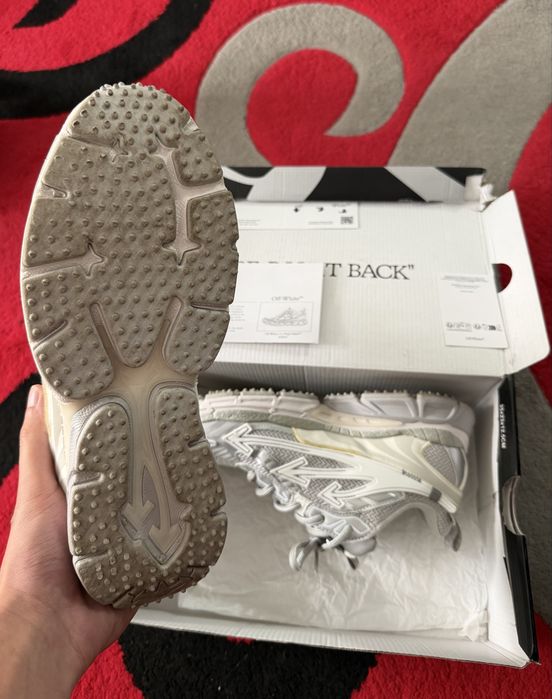 Off-White “Be Right Back”
