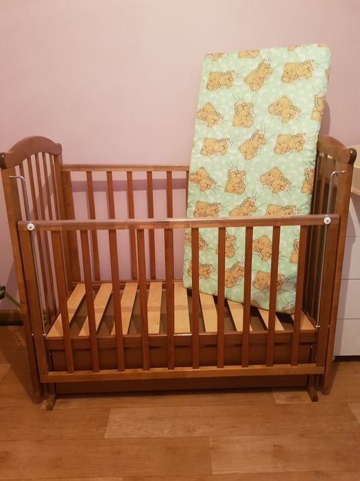 СРОЧНО ПРОДАМ Манеж от 0 до 4 лет с матрасом