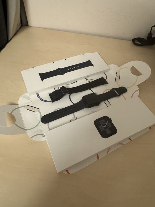 Apple Watch Se (2024), 40mm , midnight sport band