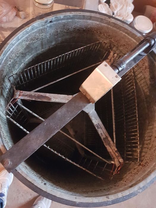 Центрофуга за мед