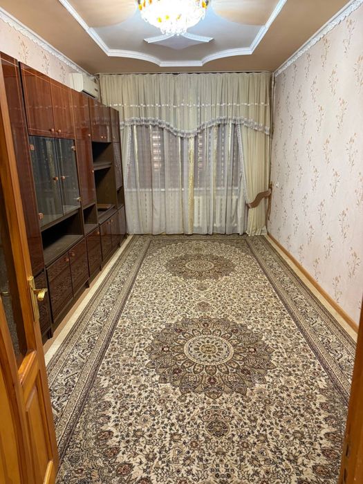 Sotiladi 9-bozor yonida joylashgan 3 xonali kvartira