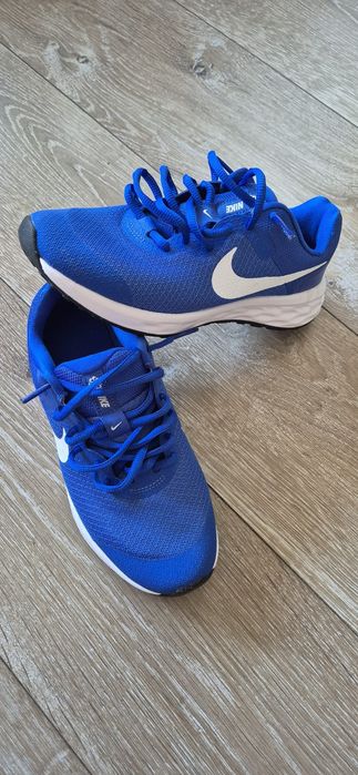 Adidași noi Nike. Marime 36,5