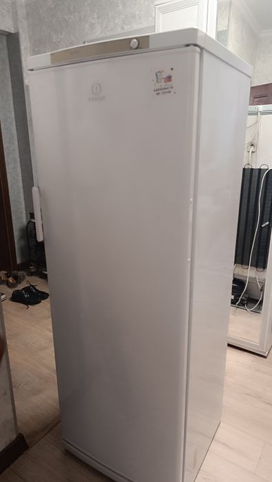 Indesit морозильник