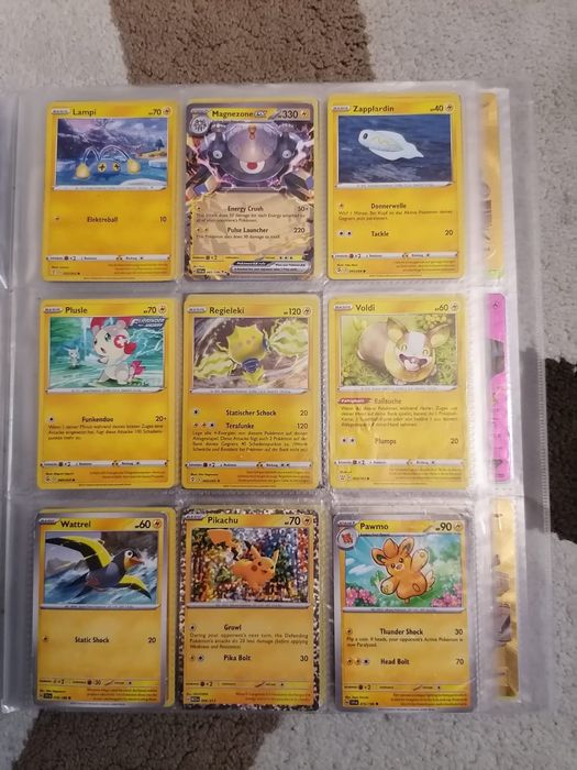 Vând mapa cu pokemon