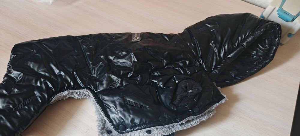 Продам одежду для маленькой, средней собаки