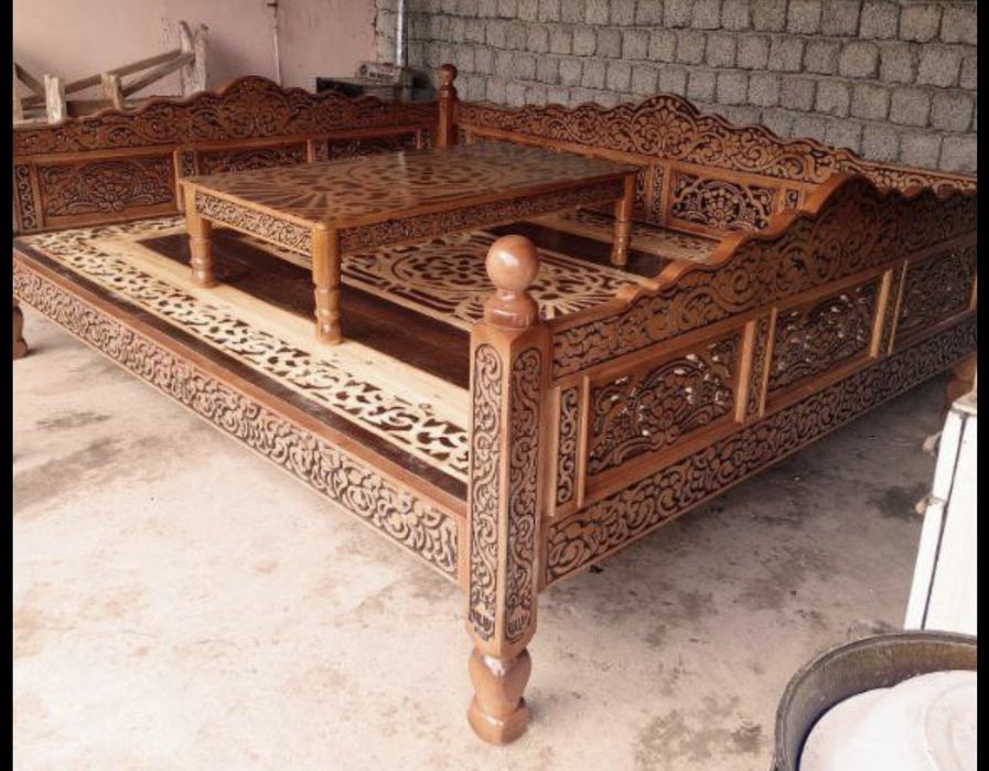 Топчан из ореха новый ручная работа