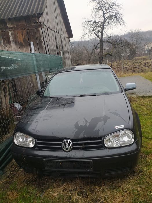 Vând Golf 4 radiat, pentru piese de schimb !