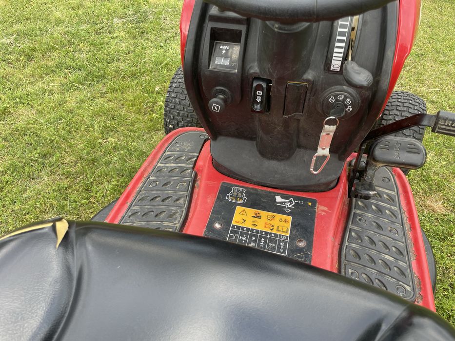 Тракторна косачка MTD , 18 ks, два ножа, хидро задвижване.