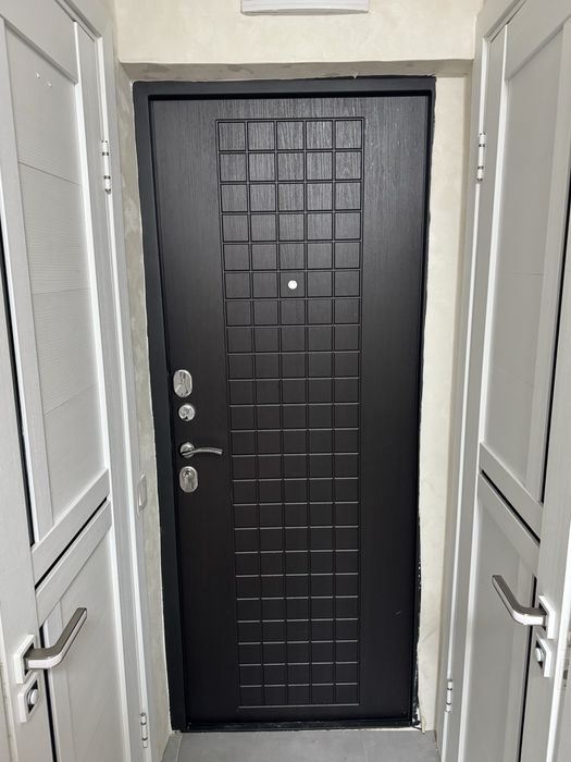 Продам железную дверь