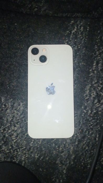 Телефон iPhone 13