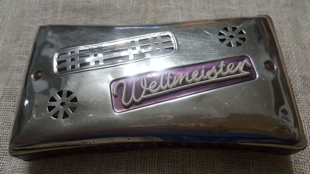 Двустранна хармоника Weltmeister и .Проф. немска стойка за ноти