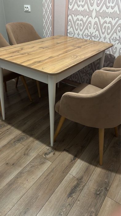 Стол и стулья для кухни