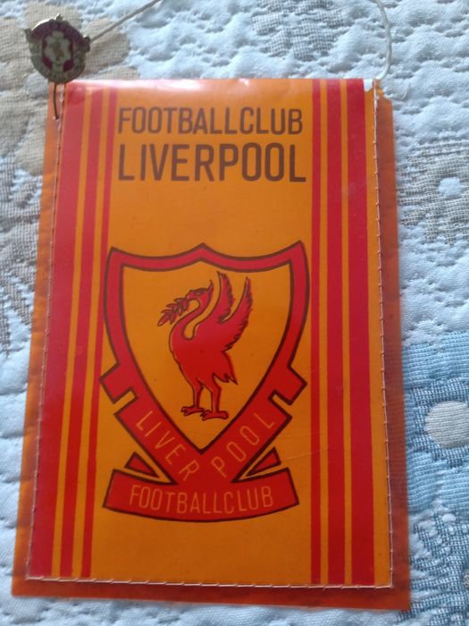 Суичър на Liverpool,плюс флакче и значка