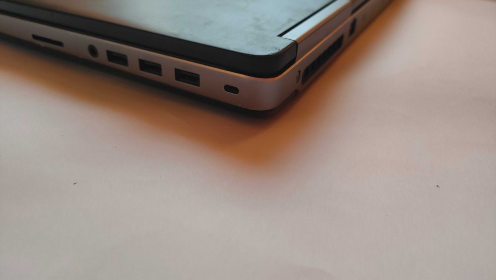 Лаптоп - работна станция dell precision 7510 i5/ 512gb/8gb/ FHD