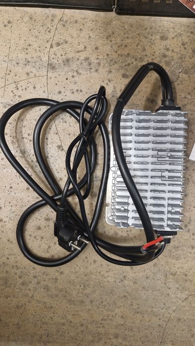 TCE NEOS 24V 10A интелигентно зарядно за батерии - GEL, Acid, AGM, Lit