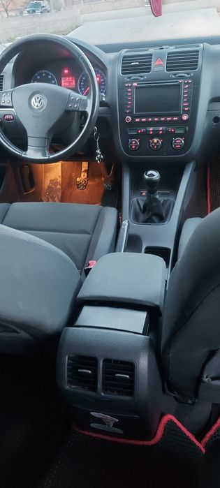 Vând golf 5 1.6 fsi benzină