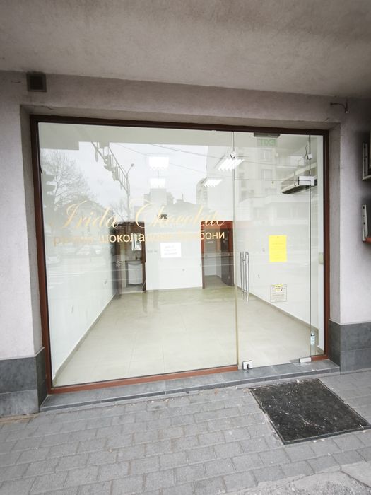 Давам под наем магазин 20квадрата със санитарен възел и склад 3кв.мен