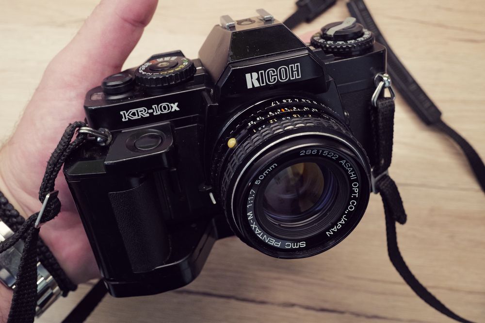 Aparat foto Ricoh KR-10x obiectiv Pentax M 50mm 1.7 grip motor film